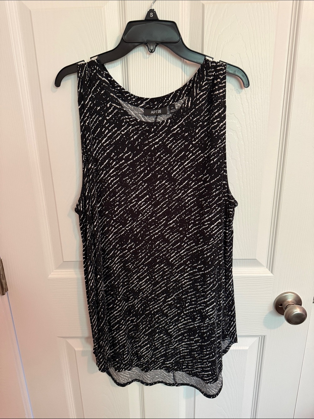 Apt. 9 Black and White Textured Print Tank Top